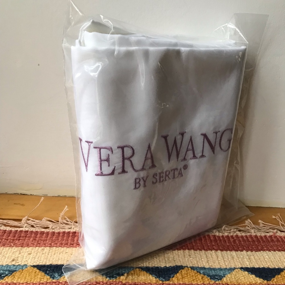 Vera Wang Pillow Case Sham White Signature x2 NWOTS